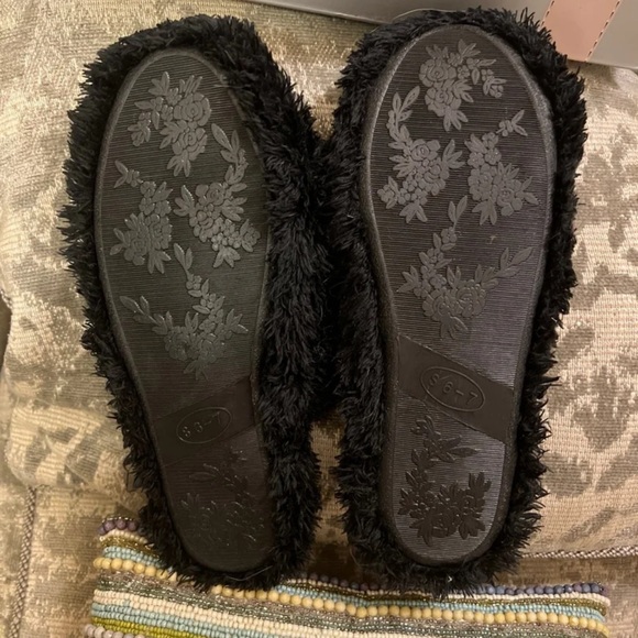 SPA lavender warm fuzzy cat slippers Warm Whiskers sold out PERFECT GIFT! - Picture 5 of 8